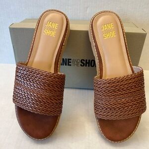 Jane And The Shoe Alexia brown flat sandals Sz-7 NWB. J